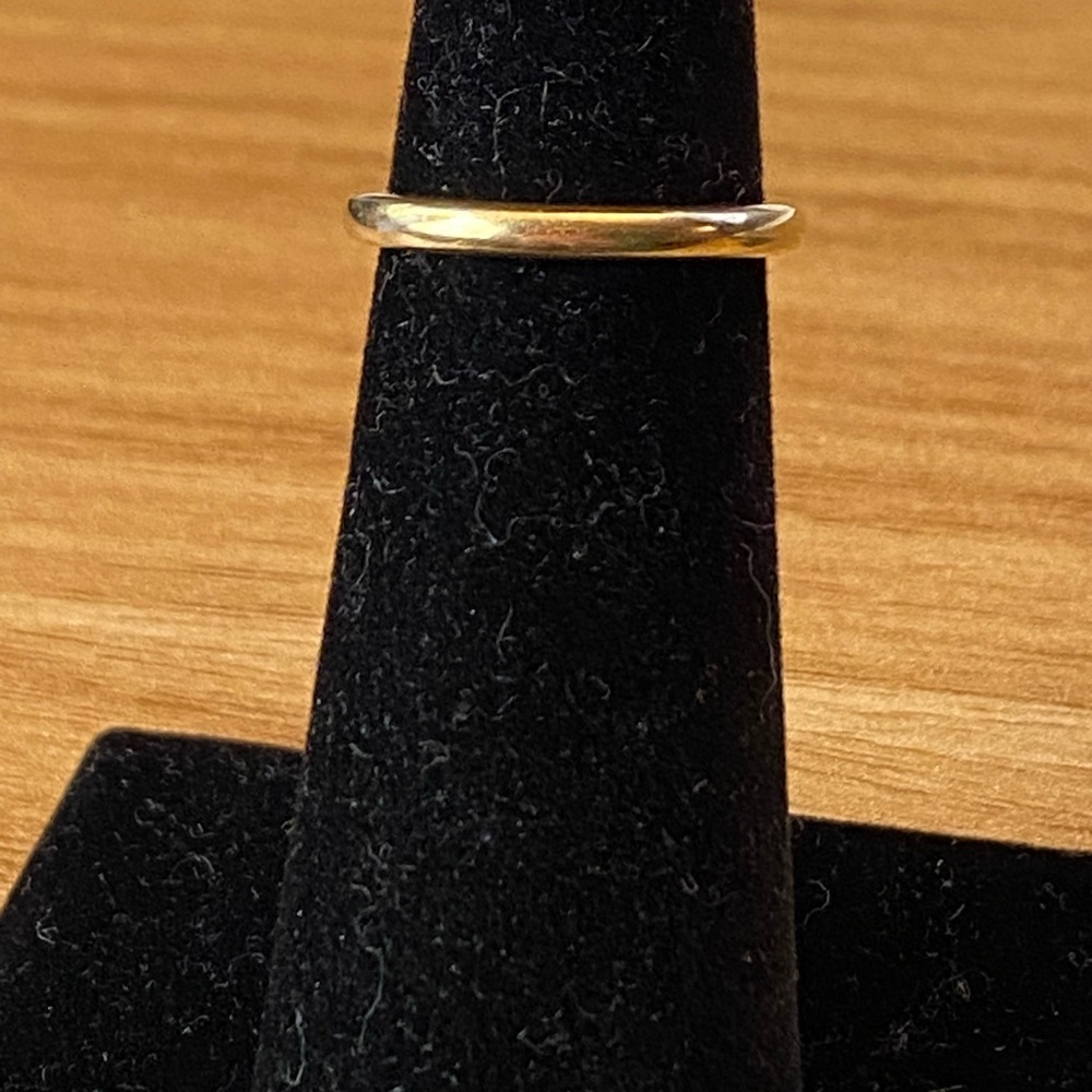 Classic 14 K Gold Band Ring 2.24 grams